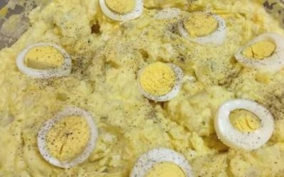 Kreminės pietinės bulvių salotos su kiaušiniais