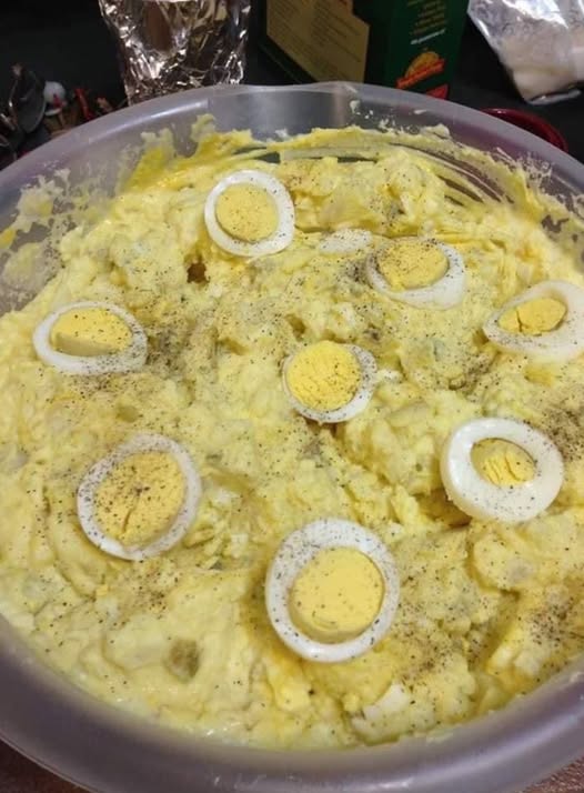 Kreminės pietinės bulvių salotos su kiaušiniais