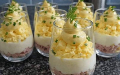 Mimozos kiaušiniai stiklinėse: švieži, lengvi ir rafinuoti