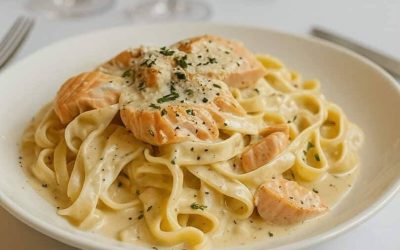 Tagliatelle su šviežia lašiša, krapais ir parmezano migdolų plutele