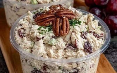 Spanguolių ir pekano riešutų vištienos salotos