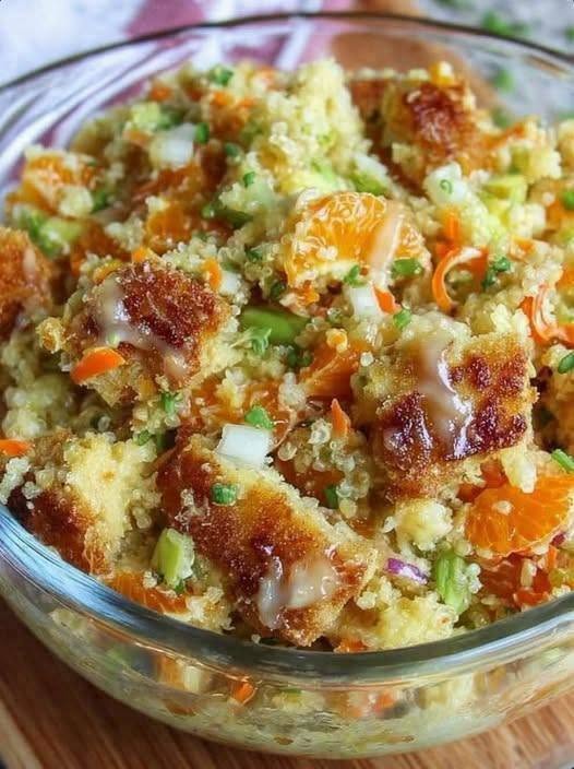 Mandarinų salotos pietų dėžutėje